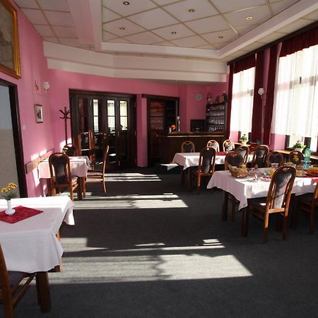 Hotel Srejber Červený Kostelec Zewnętrze zdjęcie