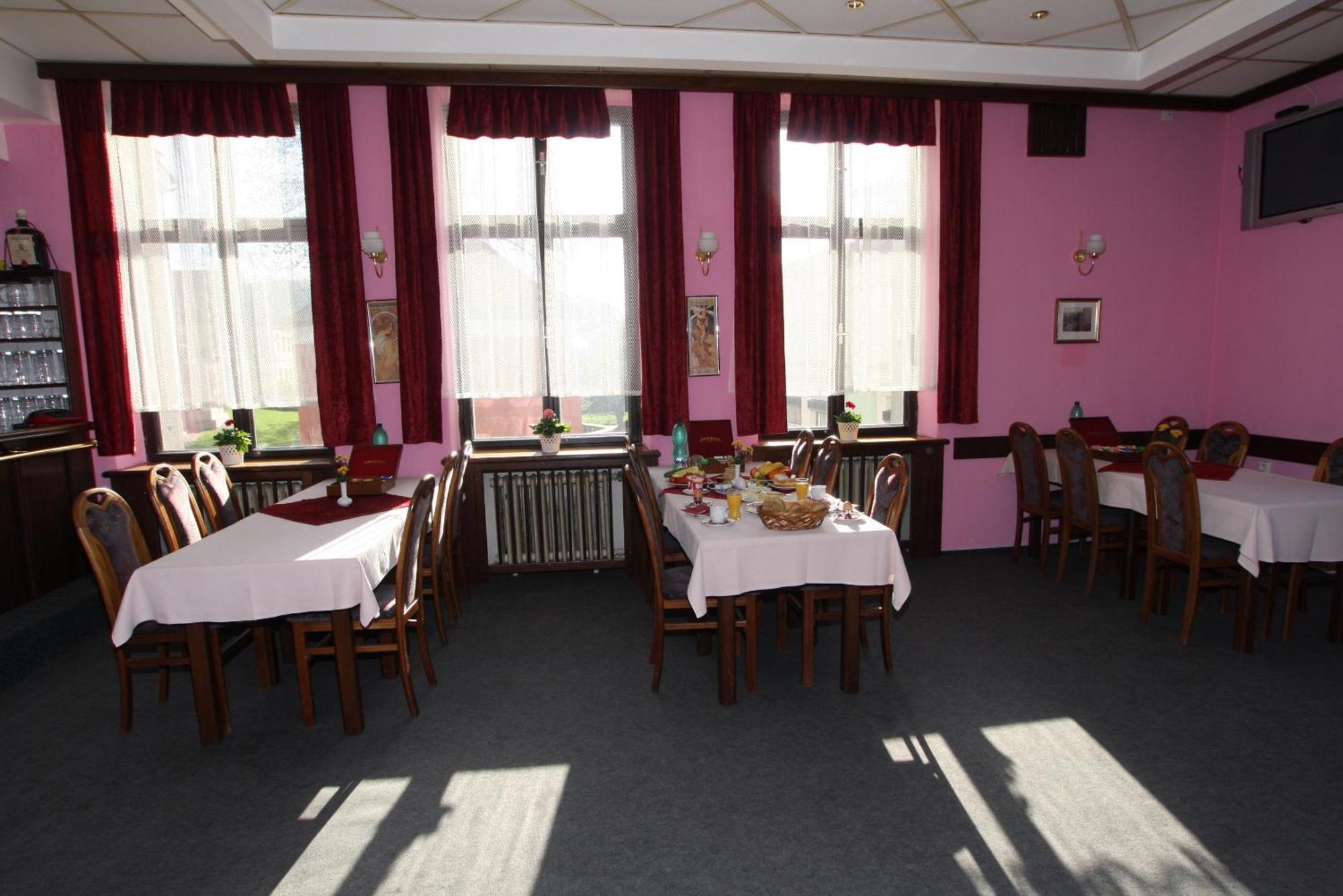 Hotel Srejber Červený Kostelec Zewnętrze zdjęcie